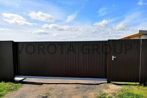 Механические откатные ворота Doorhan коричневые 2400x1600